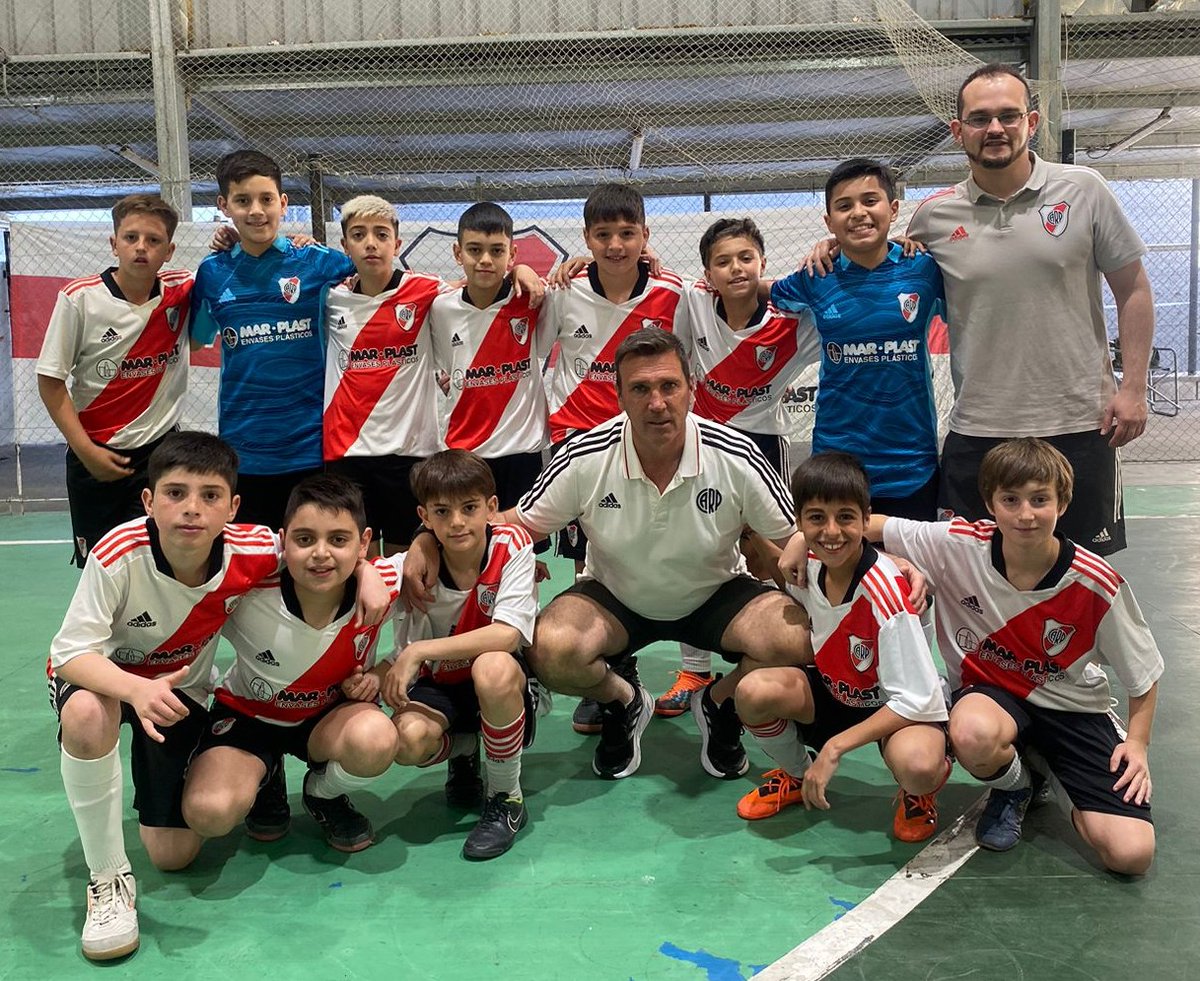 carpfutsal's tweet photo. 8va División

River Plate 17 - Centro Asturiano 0

⚽: Dylan Ayala, Felipe Seco, Dylan Paz, Nicolás Rivera Domenech x2, Rodrigo Martínez x2, Ignacio Navoni x2, Bautista Núñez Mohamed x2, Federico Méndez x3 y Thiago Griffiths x3.

#VamosRiver⚪🔴⚪ https://t.co/dw21RBJHPT