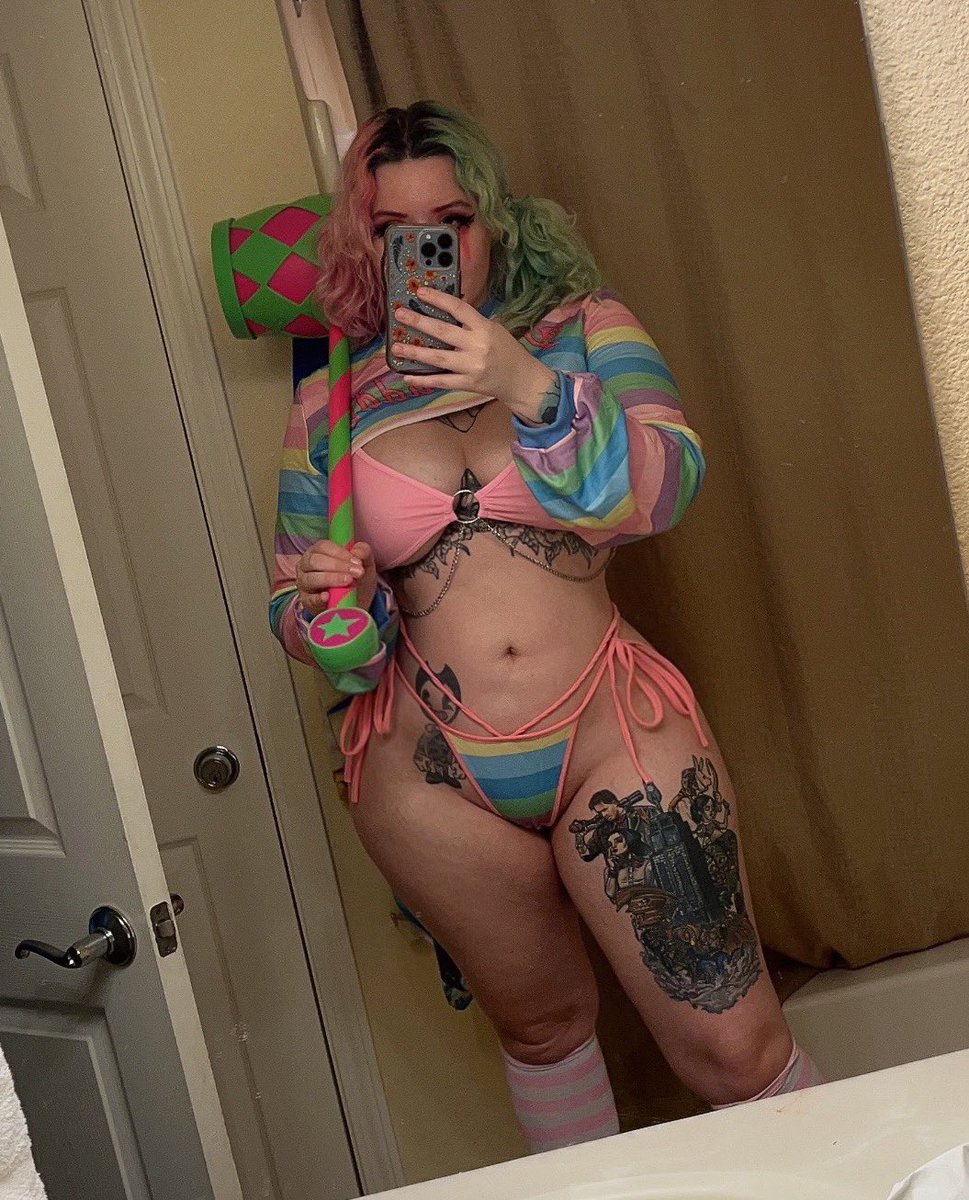 HeavenleeBunnie's tweet photo. Clown girl supremacy https://t.co/xEm6rRisF1