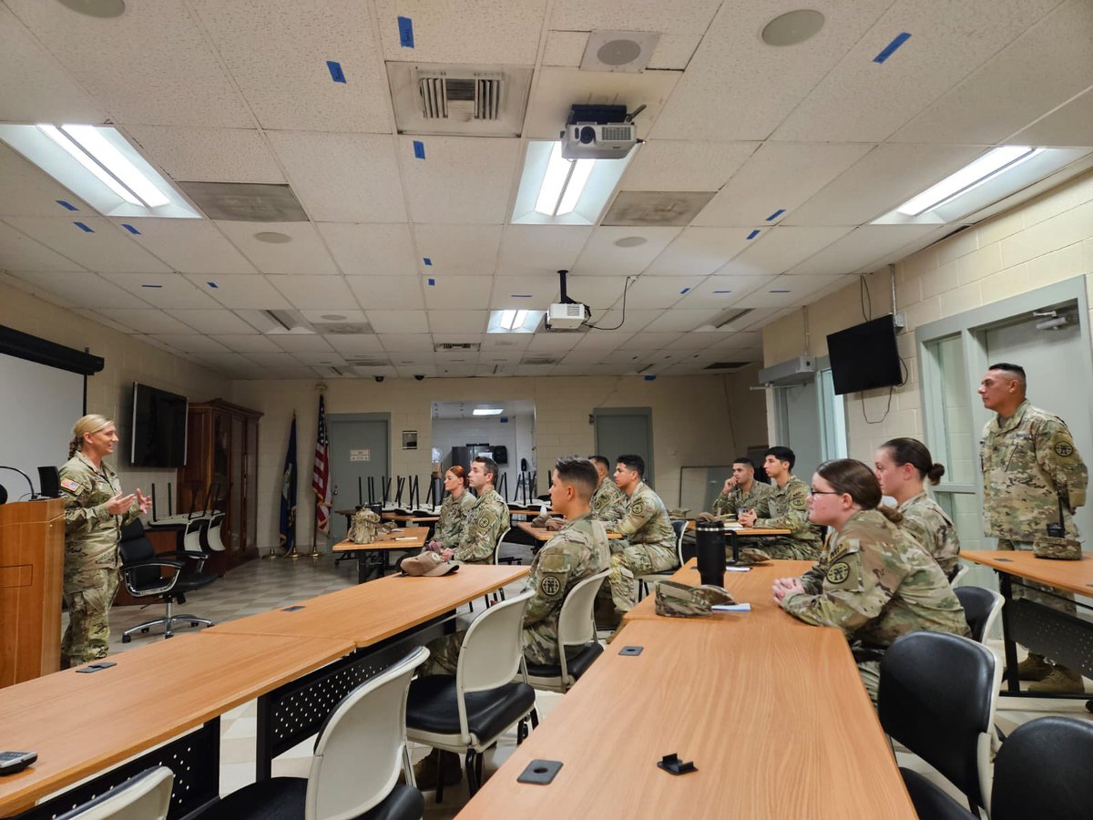 The 508th CSM took a trip to visit the Naval Brig in Miramar where she took the time to conduct a meet and greet with her Soldiers stationed there. It was a great opportunity to build cohesion and address issues and concerns. 

#Guardians #Army2030 #oneteamonefight