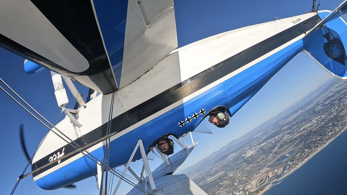 jeff_neill's tweet photo. First time upside down in a plane. 10 out of 10, would do it again. https://t.co/O6FQTPZxWe