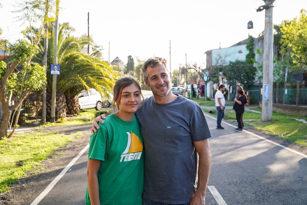 FedericoAchaval's tweet image. Hoy caminamos por las nuevas obras que hicimos en el barrio #LaCautiva de #PresidenteDerqui.

Le dijimos a sus vecinos y vecinas que #VamosPorMuchoMás porque queremos que todas nuestras localidades sigan creciendo.