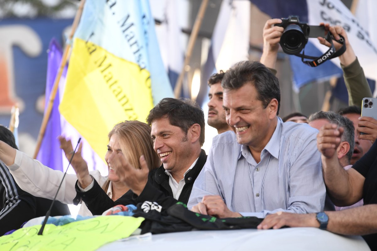 Kicillofok's tweet image. ¡Qué mejor lugar para terminar esta gran recorrida junto al pueblo trabajador que la capital del peronismo, La Matanza! 

Vamos a defender el trabajo, el salario, la distribución del ingreso, la producción, la salud y la educación. 

Necesitamos un gobierno nacional que tenga las…