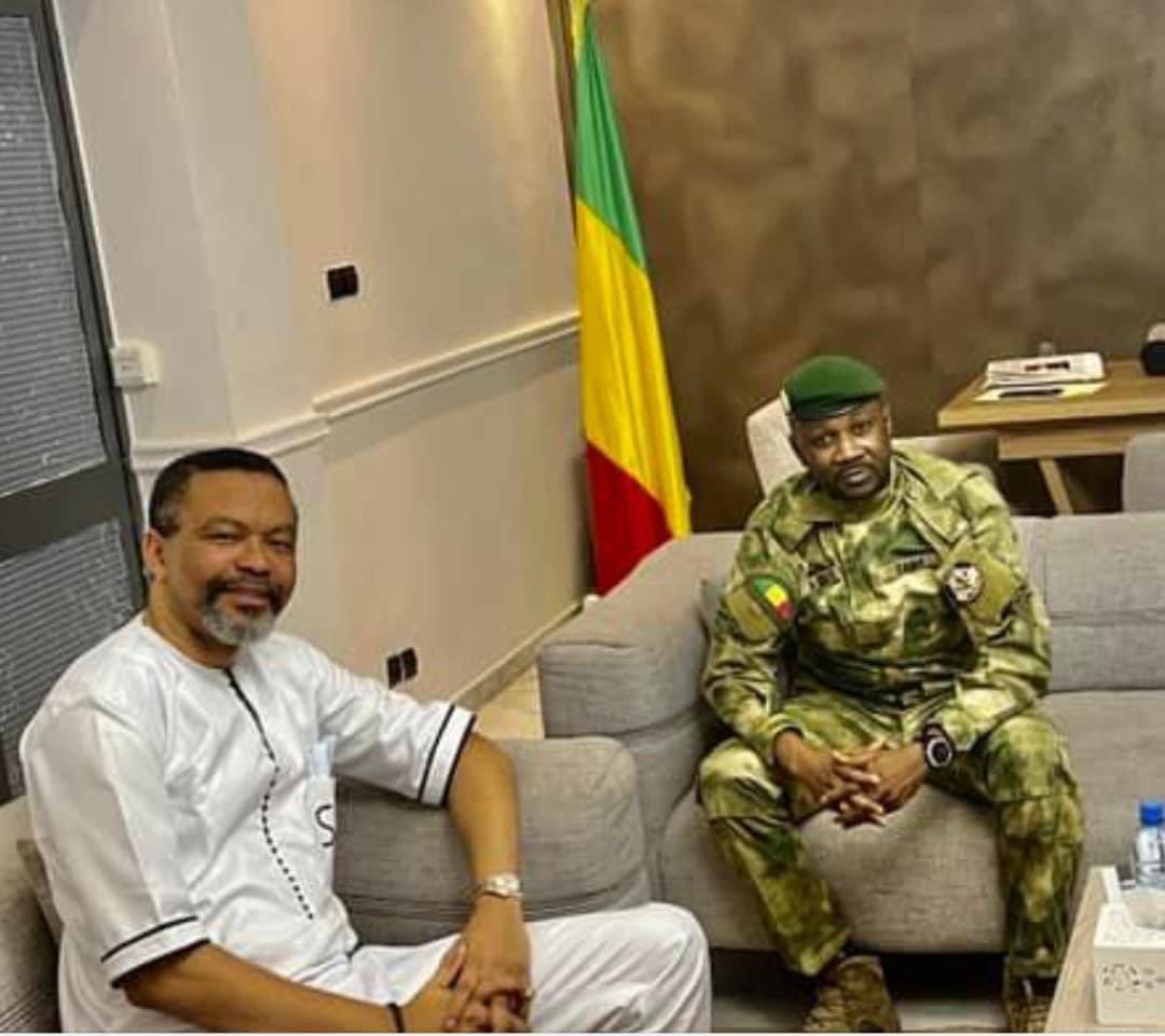 FranklinNYAMSI's tweet photo. LA SIRÈNE 🚨 DES FAMA SONNERA TROIS FOIS DANS KIDAL 

KIDAL !

À la pointe nord du pays malien 
Tu attends ta libération prochaine 
À l’aube de l’appel du grand destin
Tu étends tes bras loin des chaînes ⛓️ 

KIDAL…!
Longtemps proie des colons et terroristes 
Tu regardes dans l’azur l’écume des Fama
Remontant d’Anefis conquise sur ta piste
Comptant chaque instant, tu relèves ton mât!

KIDAL…
Tu seras ville de réconciliation des Maliens
Une fois délogés les assassins et les vauriens 
Tu seras la Maison de l’Eau Fraîche du Mali 
Tes murs libérés seront chantés par les Djeli !

Dr Franklin Nyamsi Wa Kamerun Wa Mali Wa Afrika
Le 7 octobre 2023