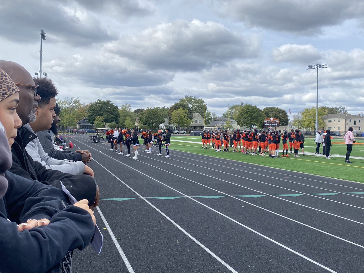 Loved seeing #mnleg colleague <a href="/huotforhouse/">John Huot</a> officiating the varsity football game at my alma mater <a href="/SouthHighMpls/">Minneapolis South</a>. Go Tigers!
