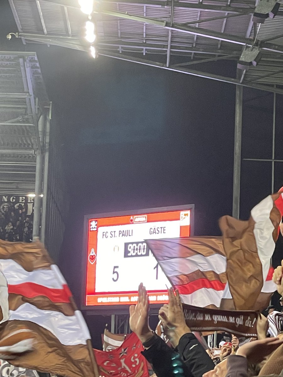 joernlamprecht's tweet photo. Was für ein Spiel... #stpauli #fcstpauli #FCSPFCN #sanktpauli https://t.co/pd9ph8ZV0s