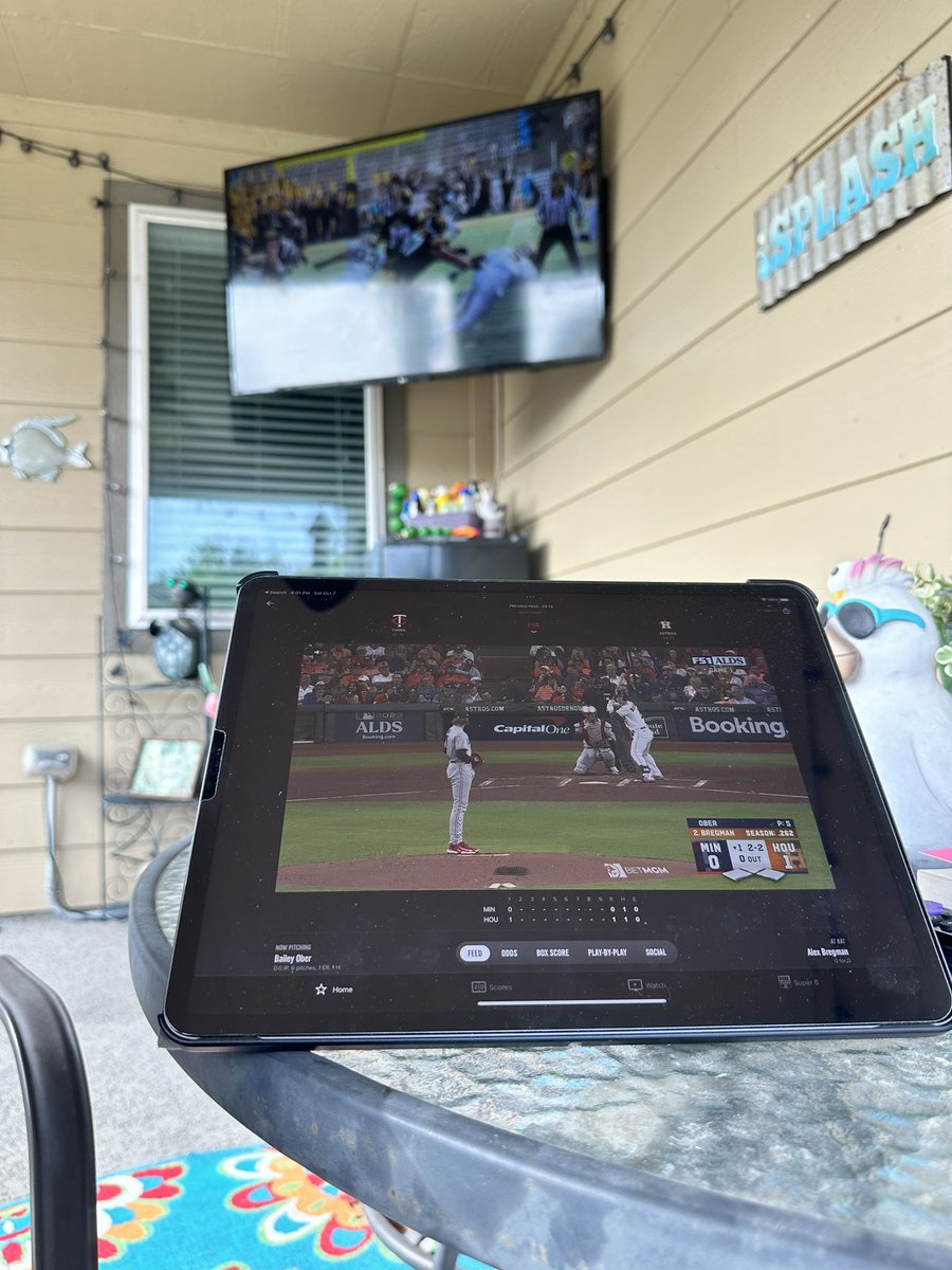 Hawkeyes 🖤💛🏈
Astros 💙🧡⚾️
Patio be cuz weather!! 😉🤭