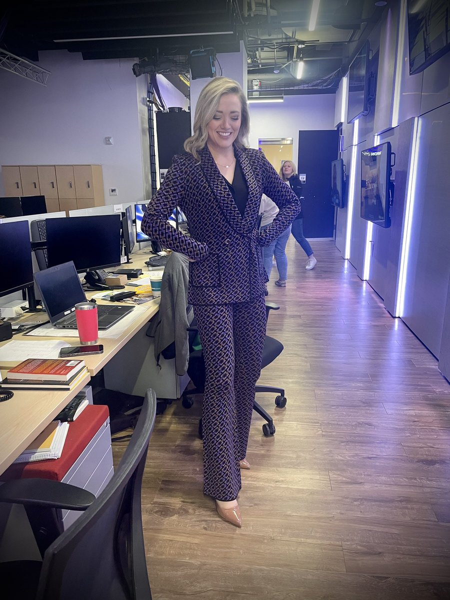 WeatherJackie's tweet image. Power suit appreciation post 💼🔮🔗✨👔 

#powersuit #ootd #dcnewsnow #morningshow