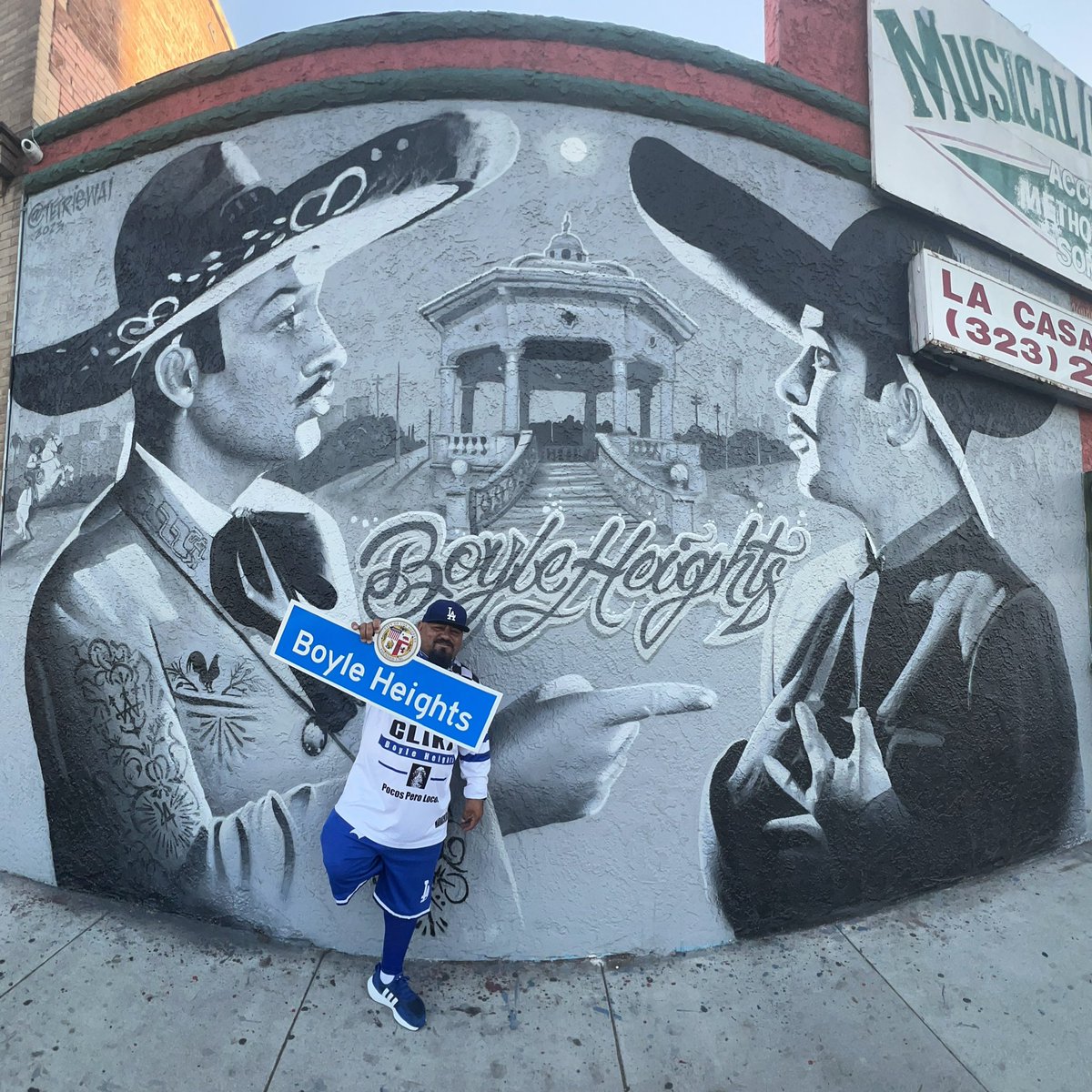 mariachiloco1_'s tweet photo. <~BOYLE-HEIGHTS~> 🙌🏽💪🏽👊🏽🫶🏽🙏🏽🔥🍻💀🚲💙🤍🎵🎶 #LAcLikaBH #LACLIKA #BoyleHeights #LA #FirmeRide #WeOutside #BikeLife #NoPasaNada #NoPosWow #NoPosEstaCabron #ClikaShit #MiHijoNoEsCholo #MiHijoEsUnChulo https://t.co/qE0aDKjOFL