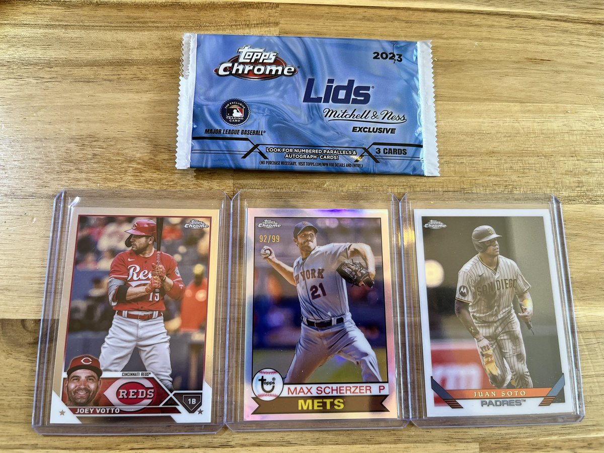 eloyspinwheel34's tweet photo. Got the new @lids x @Topps hat today! Pulled some awesome cards in the free pack included! #1989topps #lids https://t.co/0gj33qzTZl