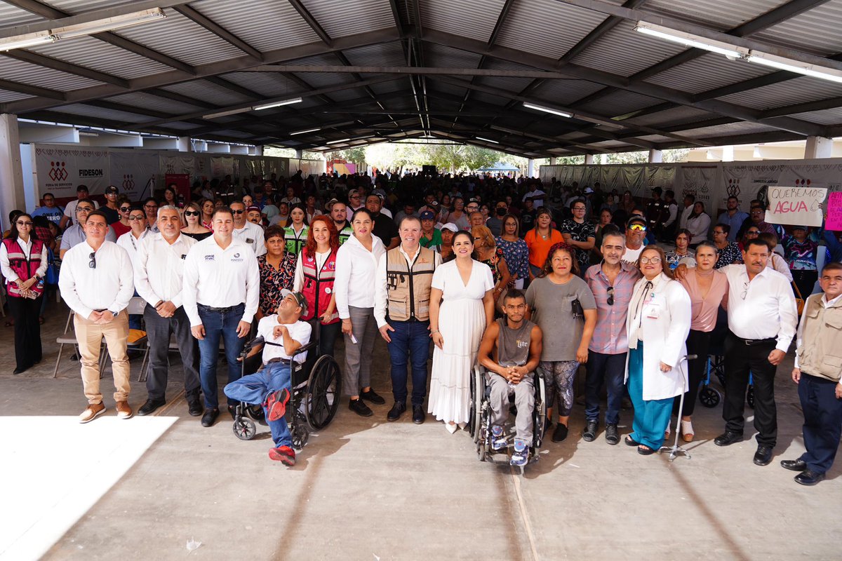 RayitoGaytan_'s tweet photo. Continuamos con la “Feria de Servicios para la Transformación” de Gobierno del Estado en Puerto Peñasco donde con mucho orgullo estuve presente. 

Seguimos atendiendo a nuestra gente, escuchandola y buscando soluciones para que continuemos transformando Sonora. https://t.co/q8llMBfkV0