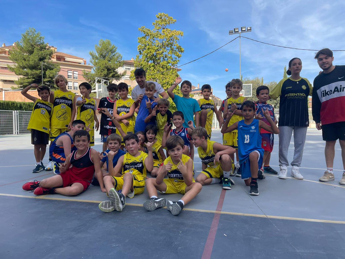 CDPresenGranada's tweet photo. Mañana de basket!!! Que nos gustan las mañanas asi!!🤩🤩
@tercetocomunica 

Con nuestros amigos de @BasketVegas @CB_LaZubia @GMASB_ _ 👏🏻👏🏻 https://t.co/6djz3nm98Z