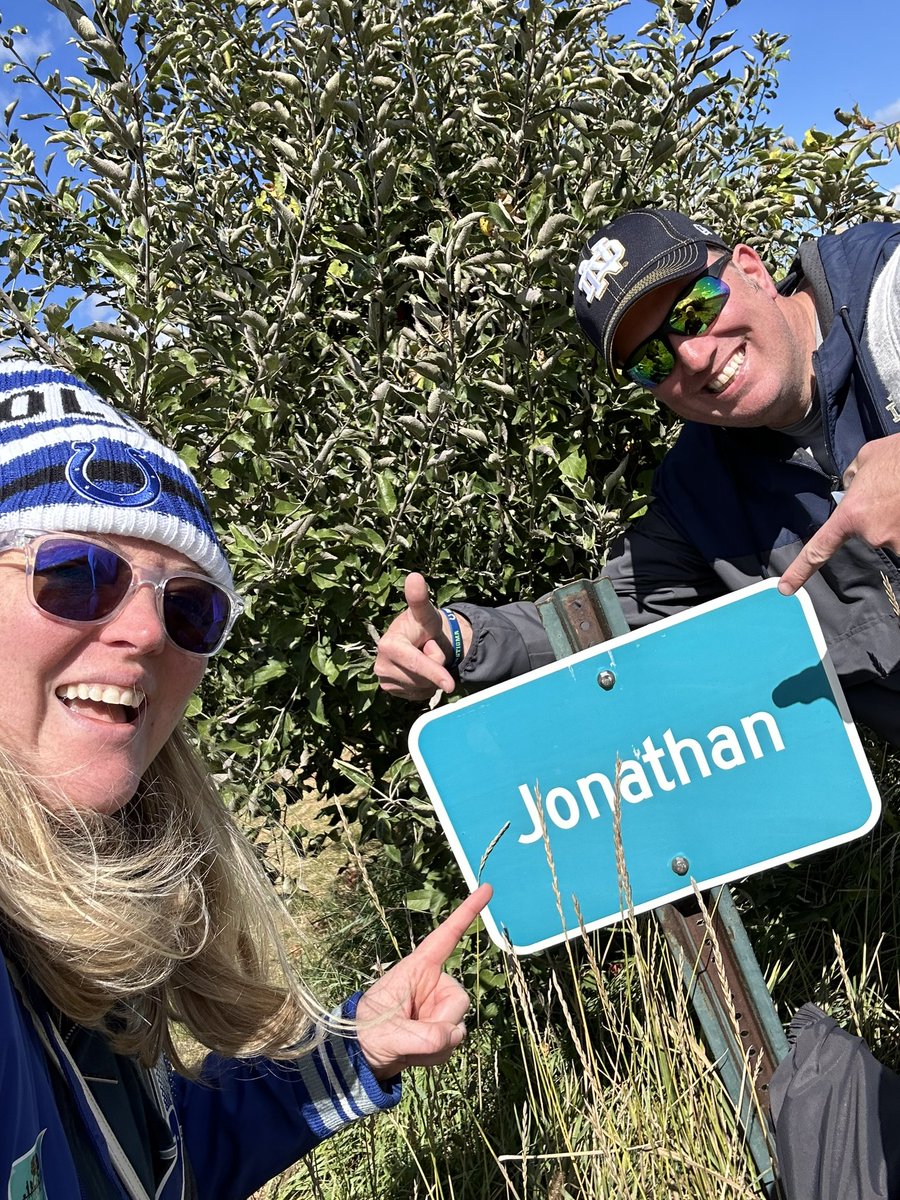 abramble77's tweet photo. When you’re apple picking and hear the breaking news. JT is back! Thank you Colts! #GoColts #ForTheShoe  #TENvsIND @JimIrsay https://t.co/VdwUb9q8V8
