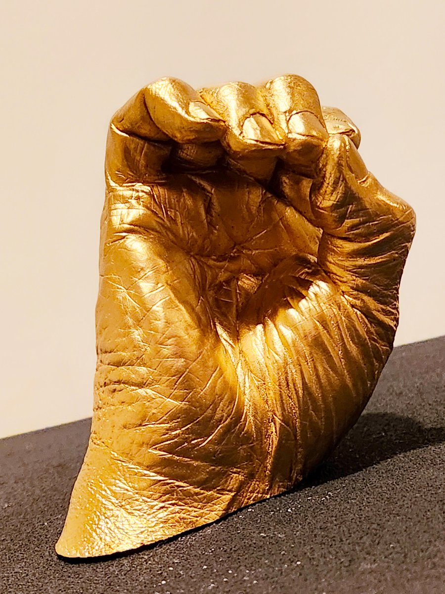 artofmarkmorris's tweet photo. Statuary Residuum (Monocular Viewer)    
Mark Morris 2023

Hydrostone plaster casting + detailed carving, 5” H x 5” L x 3 ½ “W, painted with a faux gold mirror coating.

Note: This work is viewed without its corrective base. https://t.co/Yca9SKLjRy