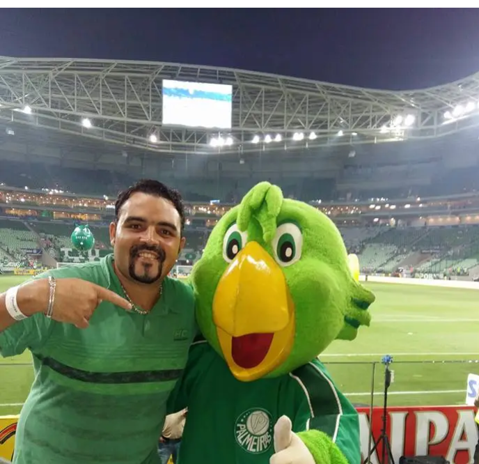 Cesar0Cesar's tweet photo. @samiabomfim 
Seu irmão parecia meu filho, morto também da  mesma forma estúpida , já vou ti avisando a dor não passa ,arrefece,ascotuma , mas estará sempre presente em cada lembrança boa, nas músicas ,na comida ,nas séries ,na paixão pela astronomia .... https://t.co/MQEkeTBaMK