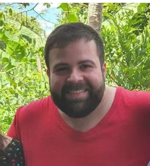 Cesar0Cesar's tweet photo. @samiabomfim 
Seu irmão parecia meu filho, morto também da  mesma forma estúpida , já vou ti avisando a dor não passa ,arrefece,ascotuma , mas estará sempre presente em cada lembrança boa, nas músicas ,na comida ,nas séries ,na paixão pela astronomia .... https://t.co/MQEkeTBaMK
