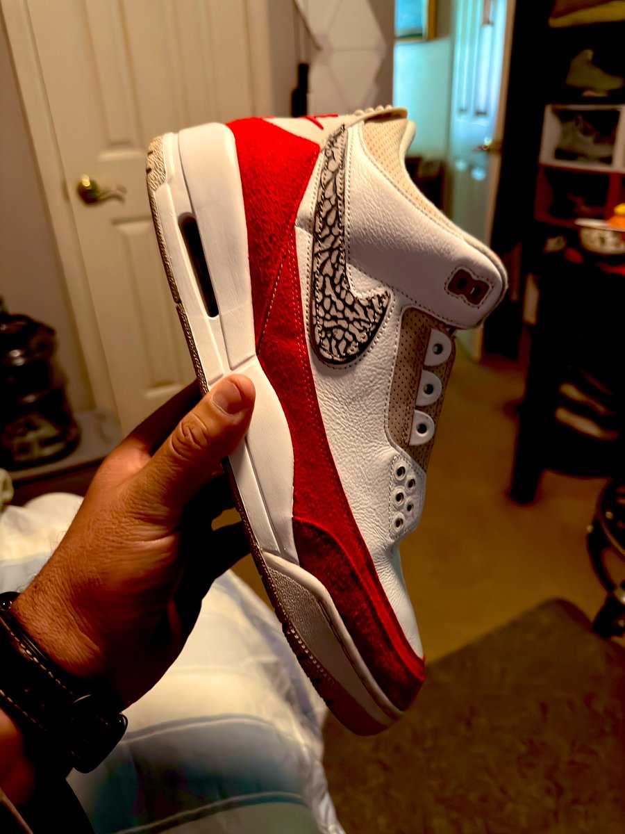 the00Beard's tweet photo. Copped this #tinkerhatfields #jordan3tinker #jordan3 #airmax1 #tinkerairmax1 Now trying to see if I should run it with no swoosh, white swoosh or the cement swoosh? https://t.co/1U4Hyjha9k