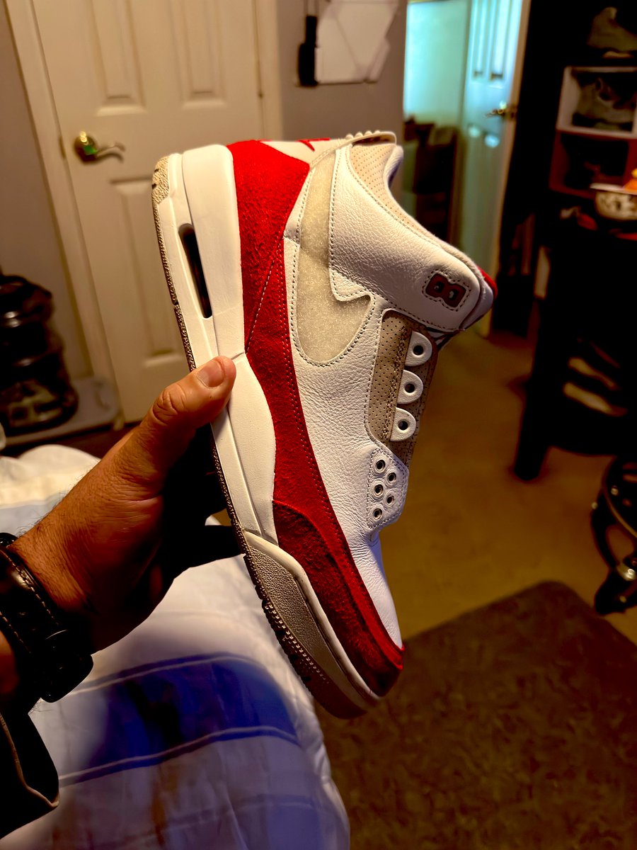 the00Beard's tweet photo. Copped this #tinkerhatfields #jordan3tinker #jordan3 #airmax1 #tinkerairmax1 Now trying to see if I should run it with no swoosh, white swoosh or the cement swoosh? https://t.co/1U4Hyjha9k