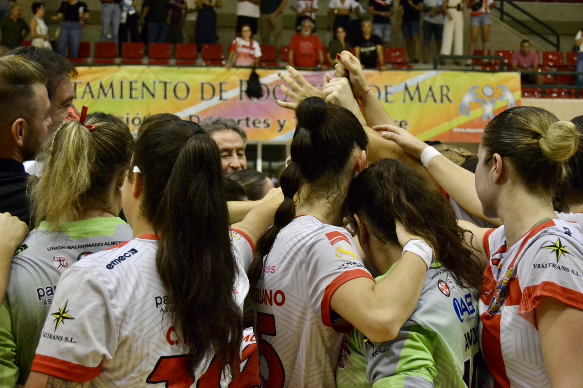 ☝️¡Estrenamos nuestro casillero! <a href="/Costa_Almeria/">Costa de Almería</a> <a href="/AytoRoquetas/">Ayto Roquetas de Mar</a> suma su primer punto en la #DivHonorOroFem en un encuentro vibrante ante @RodriguezCleba (29-29). Pasito a pasito el equipo va cogiendo el ritmo de la nueva categoría 

¡Vamos Almería! <a href="/BMCostaAlmeria/">BM Costa de Almería</a> 🤍❤️🤍
