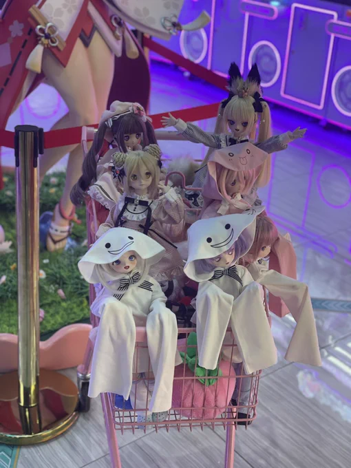 Met up with friends at a crane arcade today… Sacchan is just happy to exist 