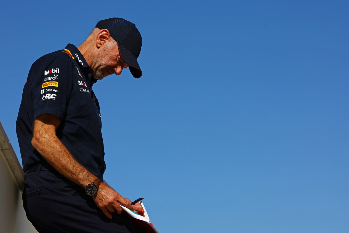 paddock_inside's tweet photo. Cet homme [Adrian Newey] collectionne 25 titres en #F1 !
12 voitures championnes du monde : Williams FW14B / F15C / FW16 / FW18 / FW19 - McLaren MP4/13 - Red Bull RB6 / RB7 / RB8 / RB9 / RB18 / RB19
13 titres pilotes grâce à ses voitures : Nigel Mansell 1992 / Alain Prost 1993 / Damon Hill 1996 / Jacques Villeneuve 1997 / Mika Häkkinen 1998-99 / Sebastian Vettel 2010-11-12-13 / Max Verstappen 2021-22-23 !

© Mark Thompson/Getty Images