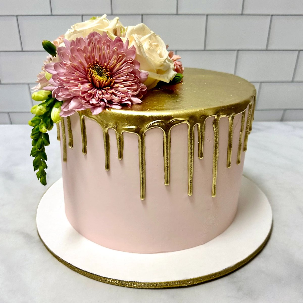 🌟🌺 Hey there beautiful!

#dripcake #kupcakekitchen #wantcake #golddrip #golddripcake #dripcakes #dripcakelove #dripcakeideas #beautifulcakes #cakeforlife #cakeforhim #cakeforher #cakeforwomen #cakeformen #cakefordad #cakeformom #cakeforhusband #cakeforwife #santaclarita