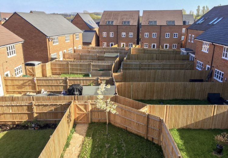 NoContextBrits's tweet photo. Yard hell. https://t.co/ktqy3Bxz1O