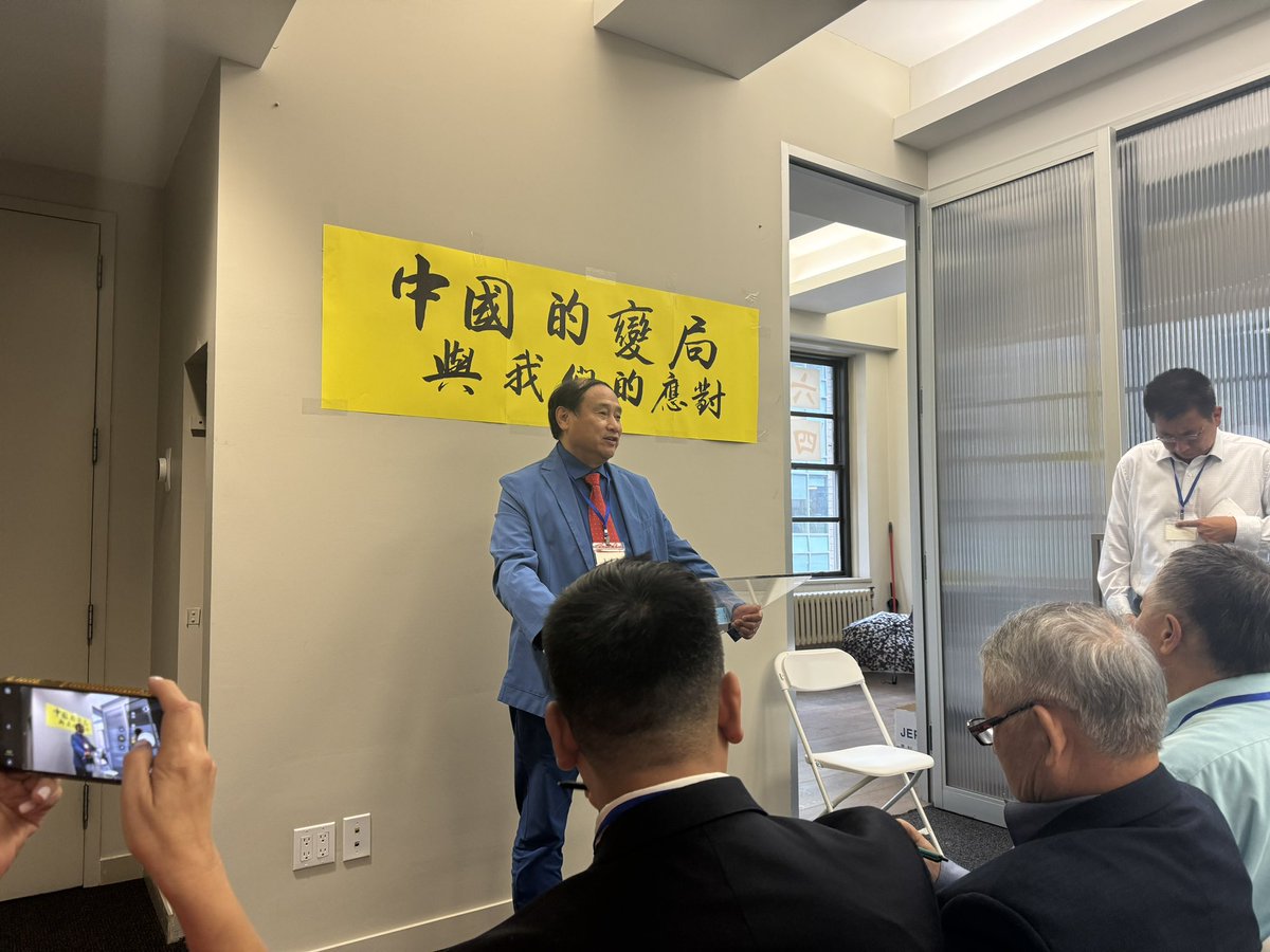 RenmindirenCCP's tweet photo. 很荣幸参加各位前辈及民运人士探讨时局活动，学到了很多东西😊😊😊 https://t.co/8VkYpBIDA6
