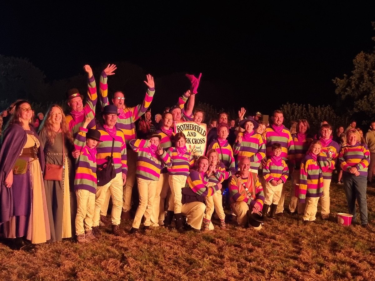 CllrMichaellunn's tweet image. Massive well done to the #Rotherfield &amp;amp; #MarkCross #Bonfire Society for running tonight's village event. A huge team effort 👌