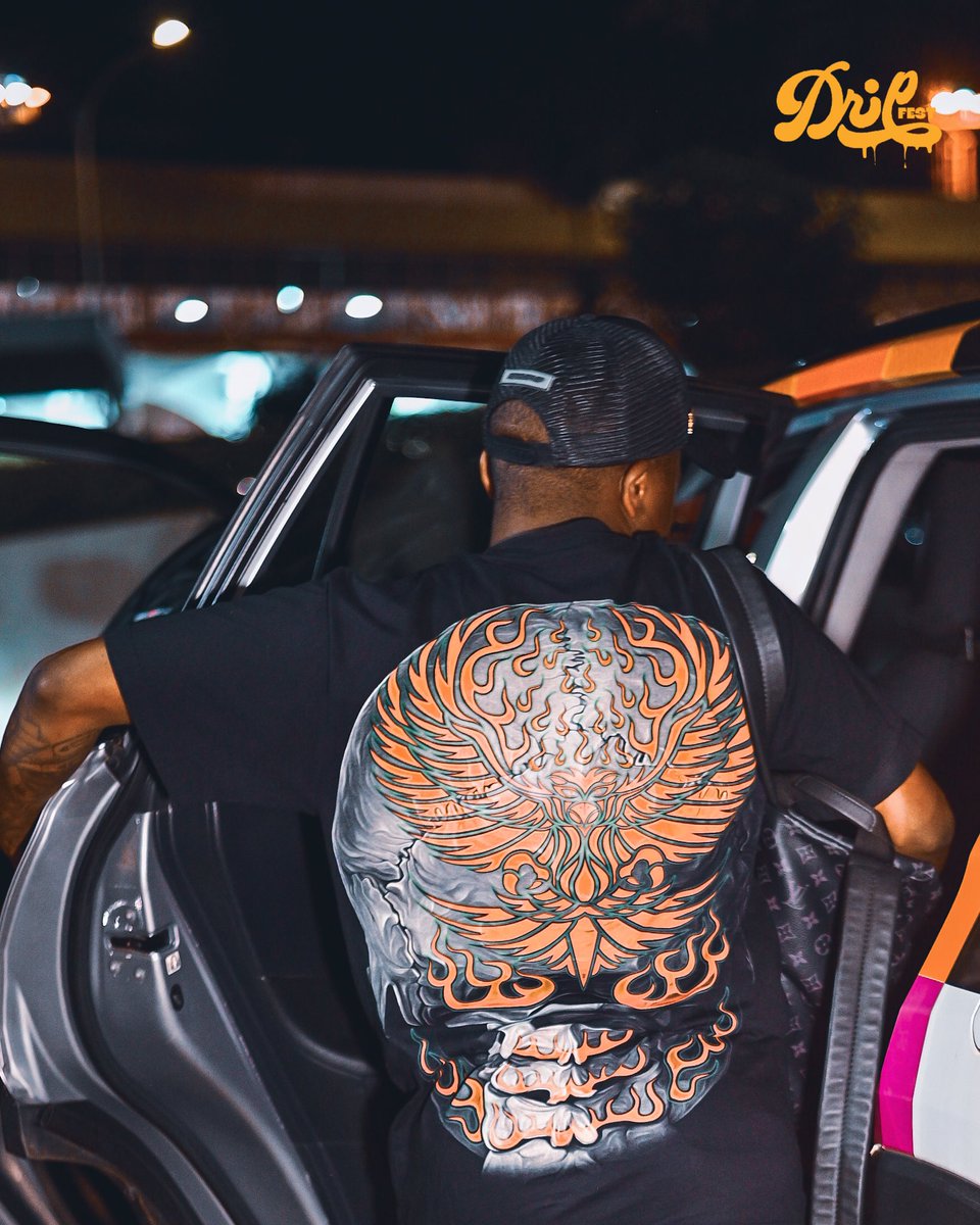 DripFestKE's tweet photo. As you can see, the man of the hour is here with us. Tomorrow we make history @carnivorekenya 
 
You can still grab your tickets on https://t.co/gVpl8cFGJH

https://t.co/okoo0j1fDs

#dlalathukzininkenya #dripfestke #radioafricaevents https://t.co/9rqY5Jlefk