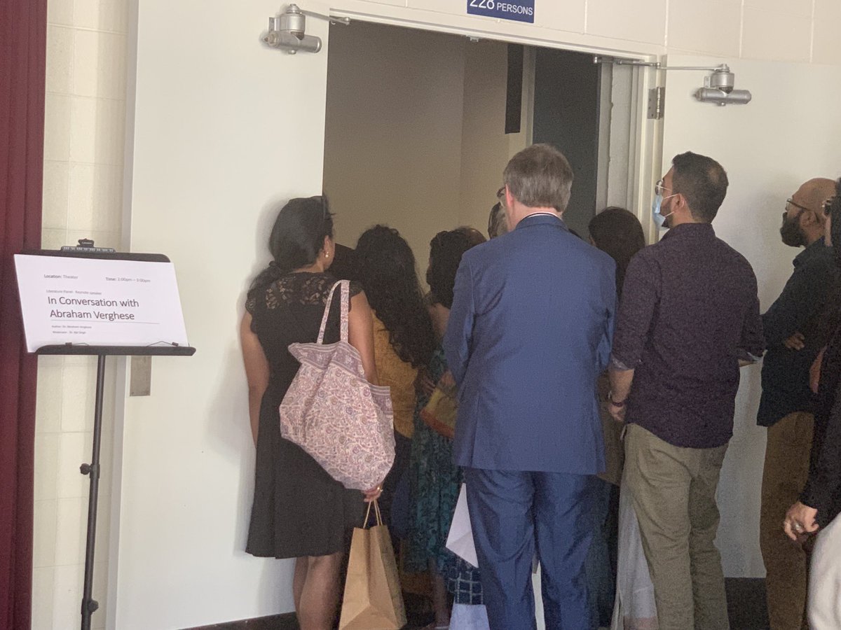 artforumsf's tweet photo. Standing room only. Not Abraham Verghese at SALA 2023 ⁦@abe_verghese⁩ #artforumsf https://t.co/cUbxuSFTcY