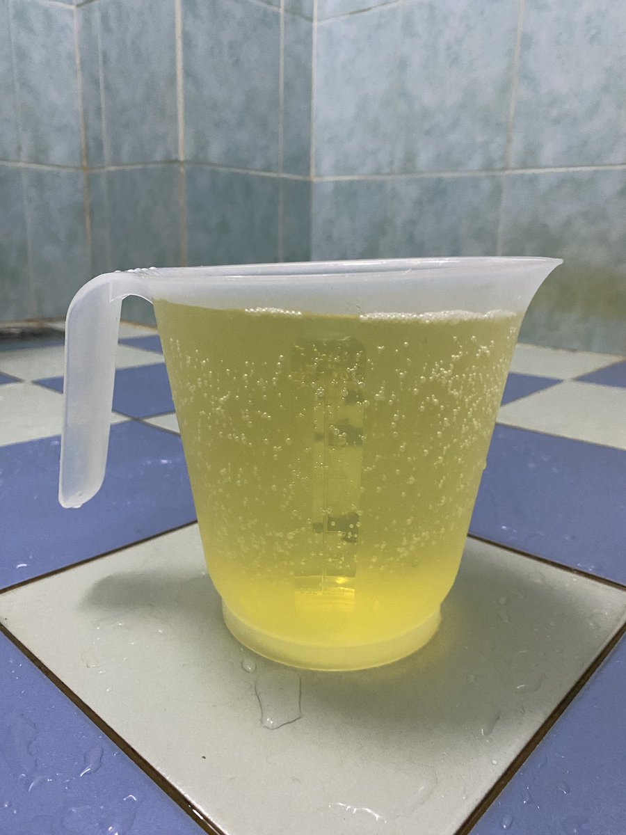 tightbladder's tweet image. Just had my best holding session so far with a friend, i think I hit a new capacity at 1.2l 😭 

Second photo to see the measurements markings