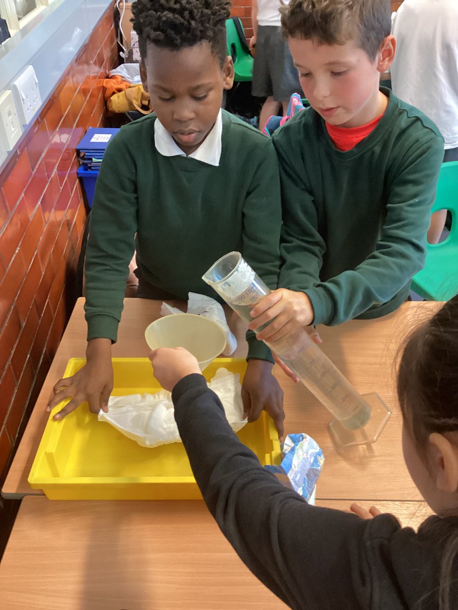 Year5Markeaton's tweet image. 🧠 curiosity exemplified in Hazel class in science this week! #MPSScience