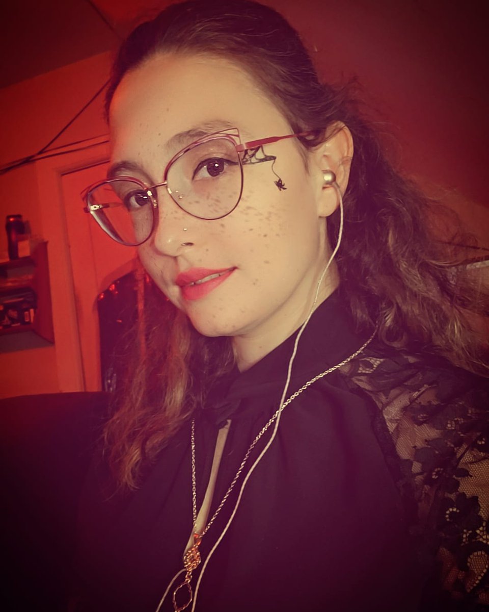 Hydra87552155's tweet photo. Hey all you #ghosts and #ghouls there's a Horror with Hydra tonight at 6pm est over on @SquingG #twitch channel! See you all there💋💋💋👻

#spookymonth #October #twitchstreamer #horror #spooks https://t.co/cOM01Cz0Wc
