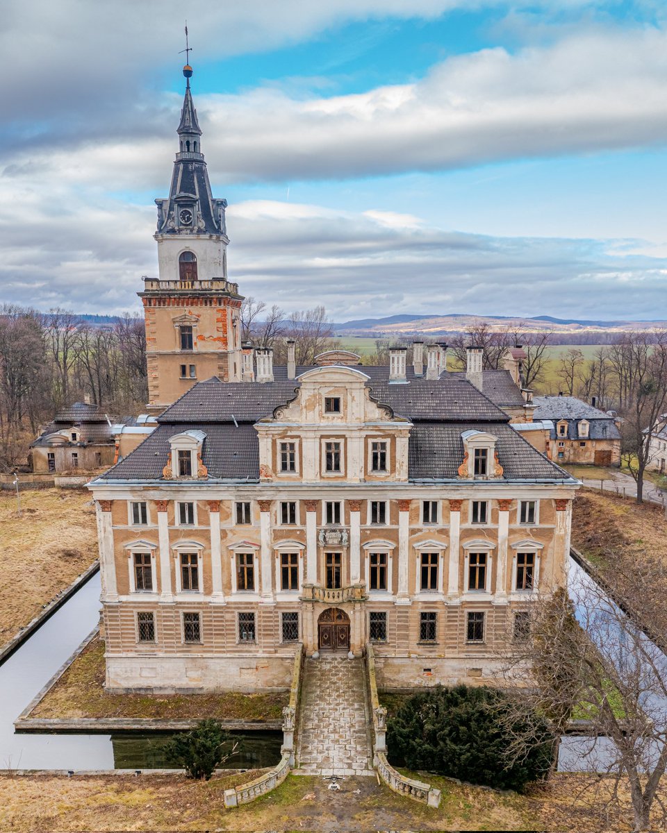 #roztoka #zamkiwpolsce #walbrzych #dolnyslask #polskajestpiekna #sopthedrone