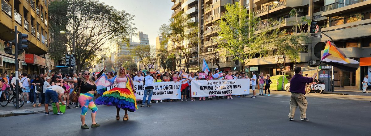 Ni un paso atrás. Hoy más q siempre que el orgullo inunde las calles 
#MarchaDelOrgullo #Rosario