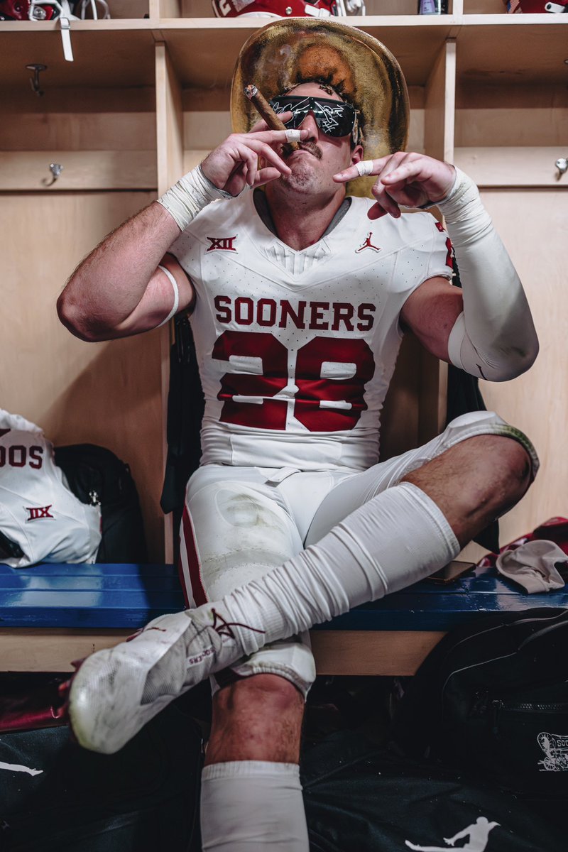 Your favorite player’s favorite player. @FbStutsman | #OUDNA