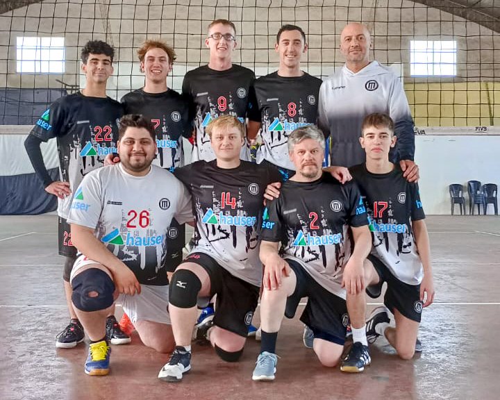 CenBlancoYNegro's tweet photo. #Vóley 🏐 Nuestro equipo masculino de Primera división obtuvo un triunfo y una derrota, en la tercera fecha del torneo Clausura. La jornada se jugó en Independiente de C. Pringles

Perdió ante Boca Juniors y le ganó a CEF Casbas. Ambos 2-0.

¡Vamos Negro!

#DaleNegro https://t.co/7tc7x0q6JC