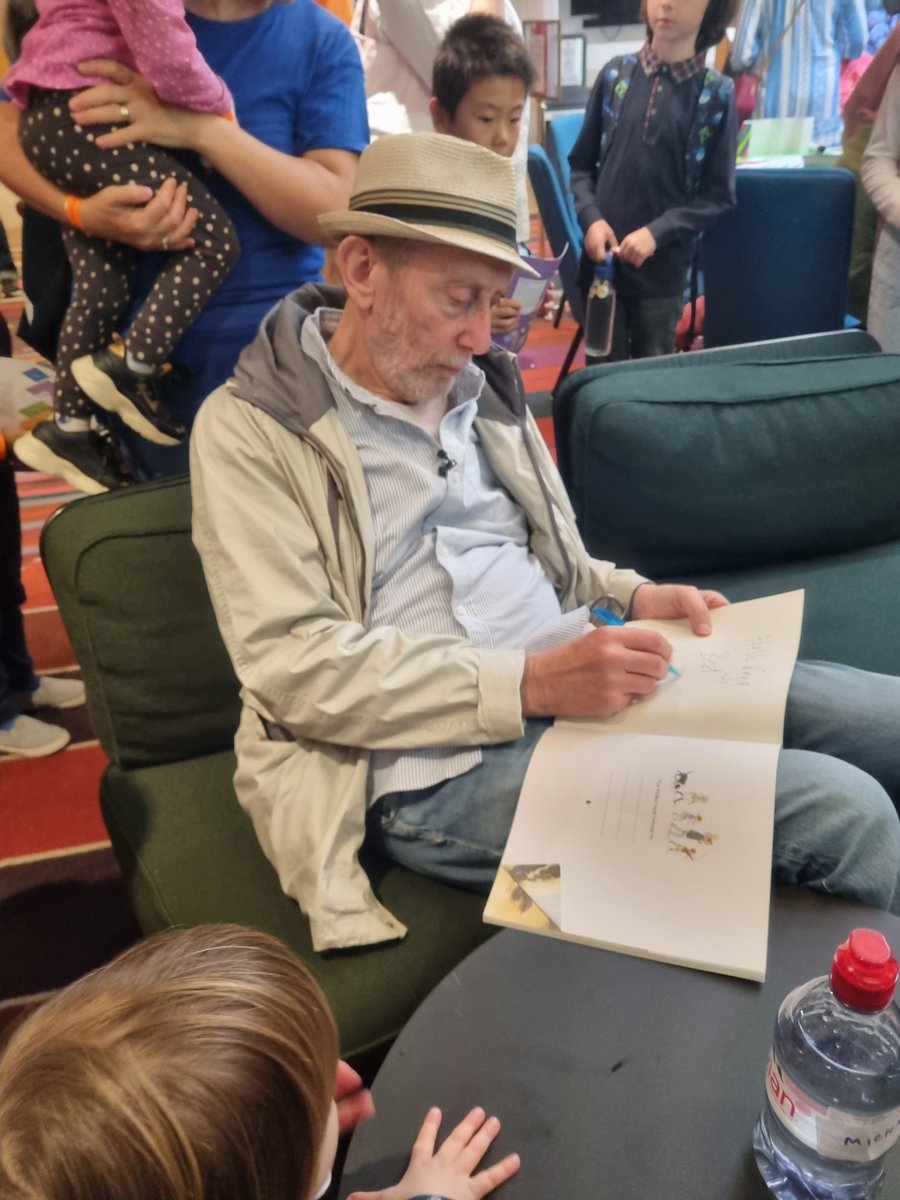 TalkingBlocksYK's tweet photo. @MichaelRosenYes such a pleasure to meet u today @britishlibrary #bookadventures. I was inspired by you sharing your personal experience regaining your speech in a beautiful engaging way that captured the attention of your young audience. Fiona (and Natasha) will hear about it 😊 https://t.co/oFUu4hpLQJ