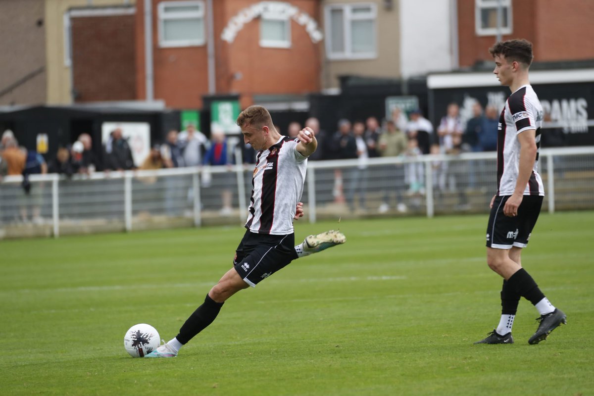 MarkSimpson1980's tweet image. Class from Spenny today. Really strong performance.

Lesson learned: No matter how far out the free-kick, Glen Taylor will probably still score from it.

Happy Saturday.

#Moors