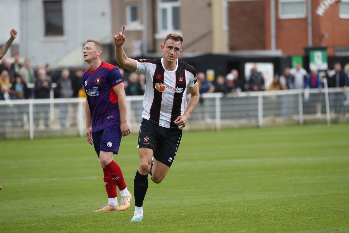 MarkSimpson1980's tweet image. Class from Spenny today. Really strong performance.

Lesson learned: No matter how far out the free-kick, Glen Taylor will probably still score from it.

Happy Saturday.

#Moors