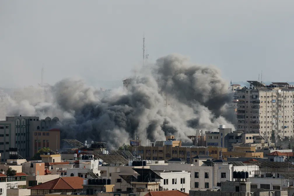 🚨ATENÇÃO: Israel responde a ataque do Hamas bombardeando hospitais e matando profissionais da saúde.