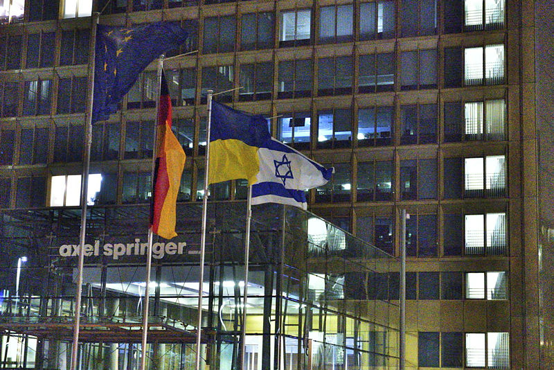 🇮🇱Tonight the Israeli flag was raised in front of our HQ. BILD stands with Israel🇮🇱