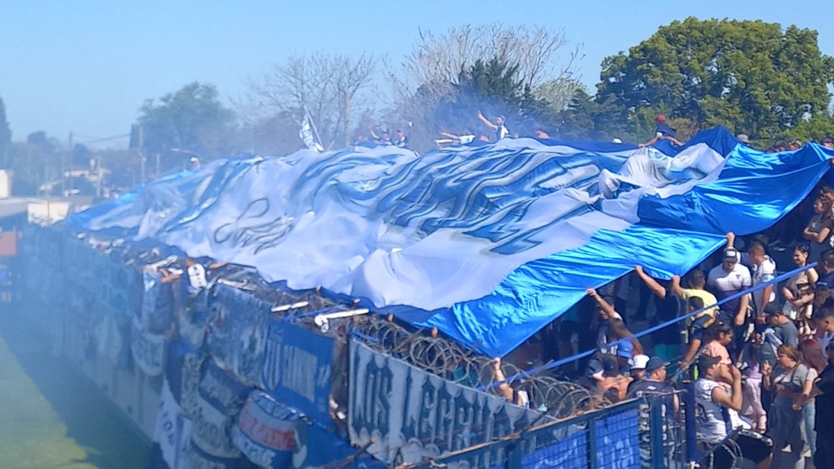 Estreno triunfal del Telón de "Barrios Unidos".

Trajo la buena vibra nomás 🤞