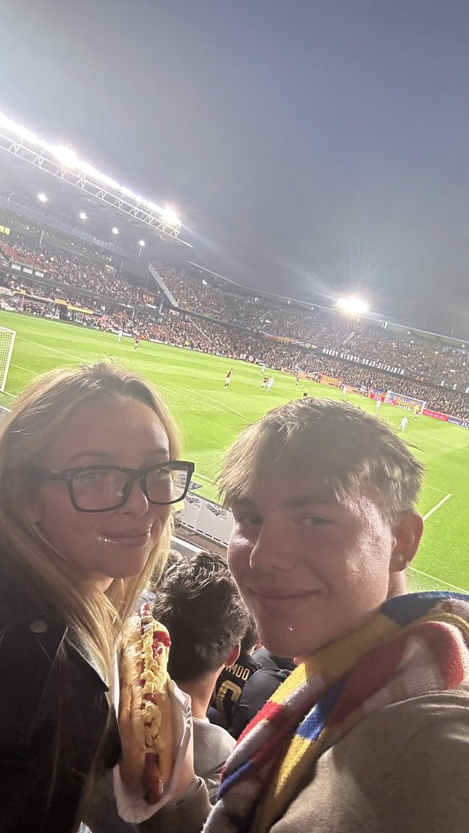 domsadlon's tweet photo. 💙💛❤️ACS s pořádnou krasavicí 😻 https://t.co/OFYJ4Yx1rl