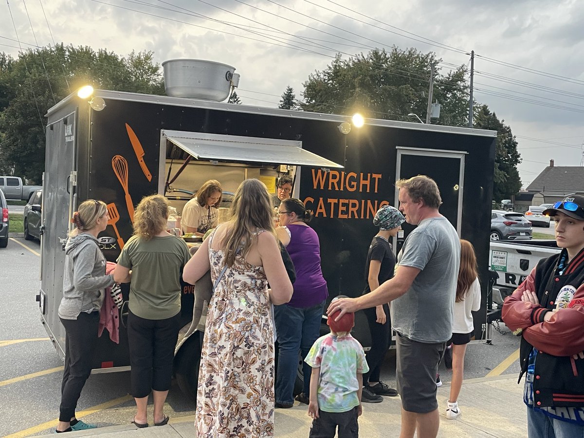 What a great turn out to our “meet the families” evening!  Our Vendor craft sale and food truck topped the visit off for our community!
