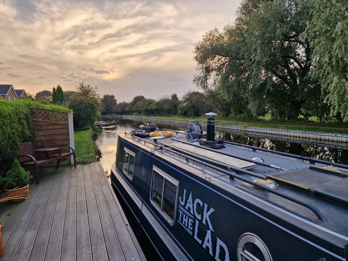 Love this view. #narrowboat_jackthelad #narrowboat #boatsthattweet