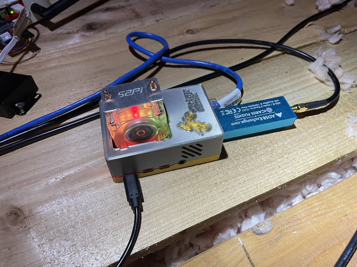 wholovesburrito's tweet image. Who needs a sticker? Not with a custom case from @Dyl_I_Y to run my @wingbits #raspberrypi installation with #geeekpi ICE tower.
   #DATIS ⬇️
#DePIN ⬅️➡️#DeREN