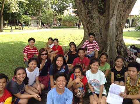 FhqJackie's tweet photo. Sharing FM memories 🥰 Yes! i was a part of it!
Students from Calamba, Laguna excited to signed the petition signature campaign for the late Pres. Ferdinand Marcos to be buried at LNMB. Thank u Calamba, Laguna #ilibingna https://t.co/6ouNdVvjKo