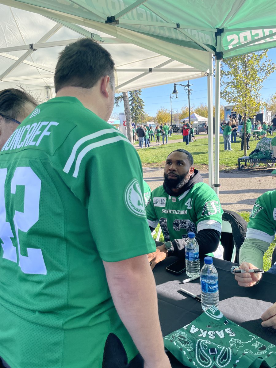 sskroughriders's tweet photo. A Legend's welcome in the Park! https://t.co/fYxEei0vCz