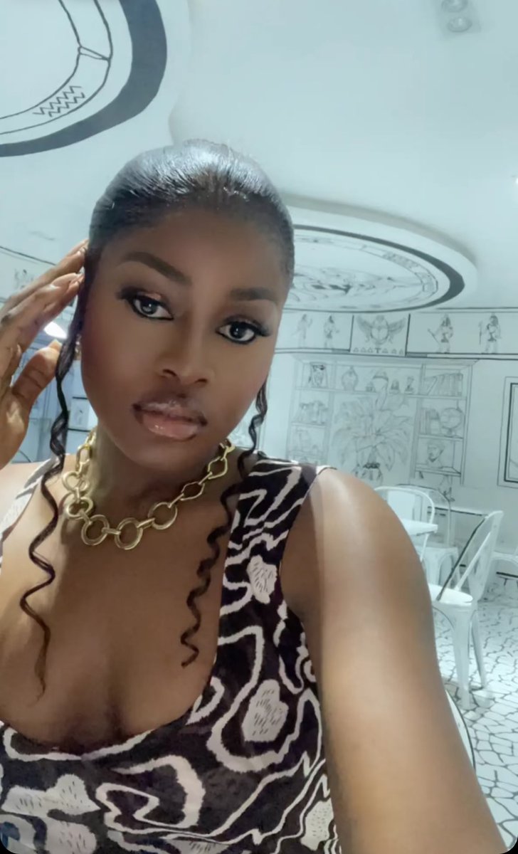 Remhilekun's tweet photo. Alexa play me brown skin girl🎶
Alexandraaaa have fannnnnnn
UNUSUALS our bby is steadily enjoying her life 💜💜💜
Her cute face for me tho😻
#AlexUnusual #UnusualAlex #Unusuals https://t.co/mx07xzTYhD